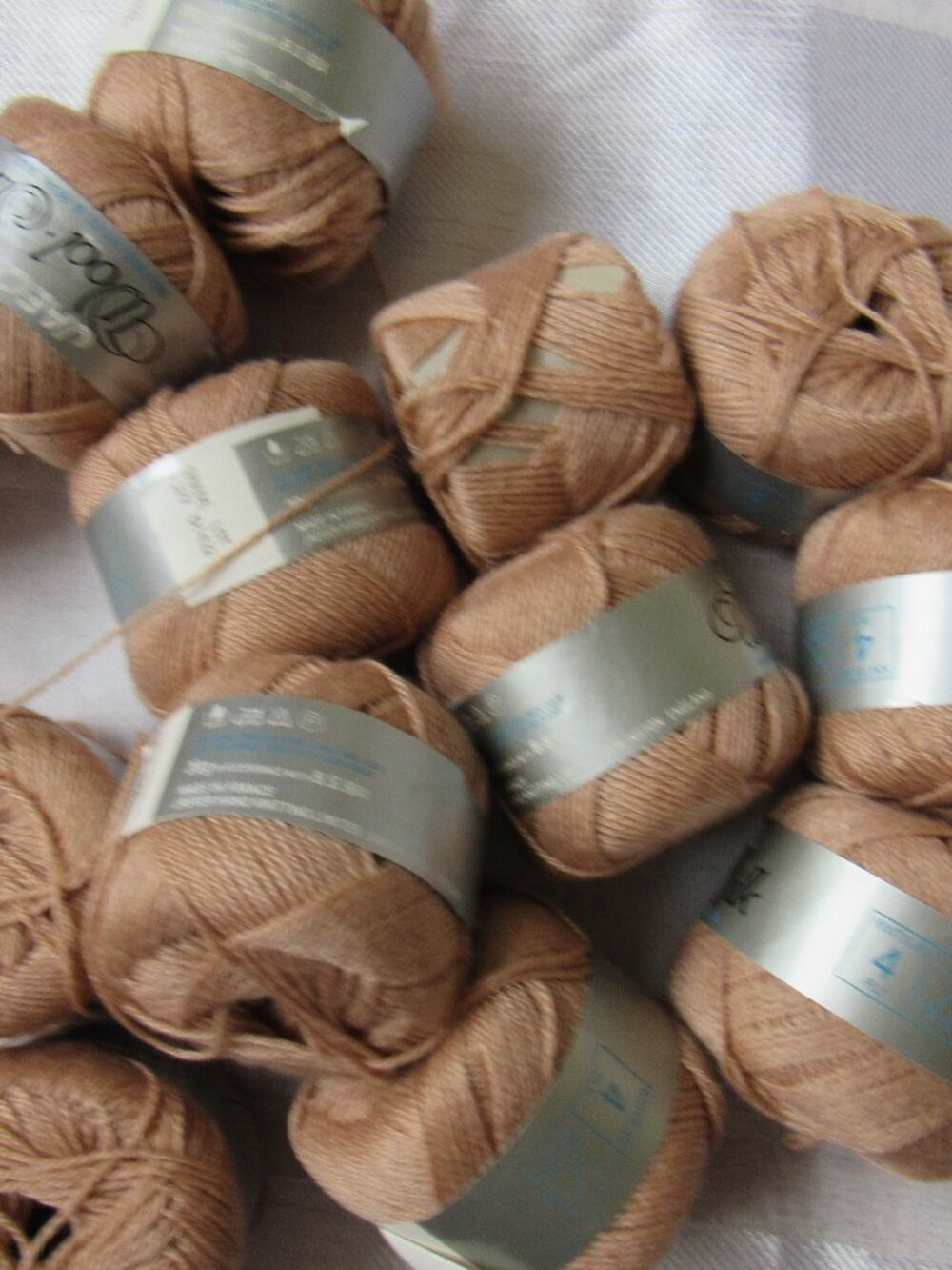 Lot 12+ sks Jaeger Merino Wool Silk yarn . 4 ply France 60% wool ,40% silk .